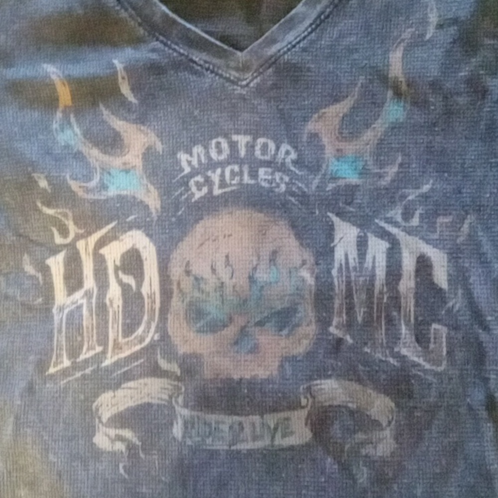 Shirt - Picture 3 of 8